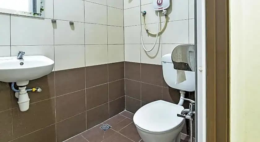 Azimaju Guesthouse by OYO Rooms - photo 5