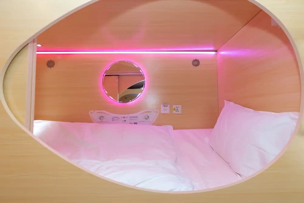 Momostay Capsule Hotel - photo 4