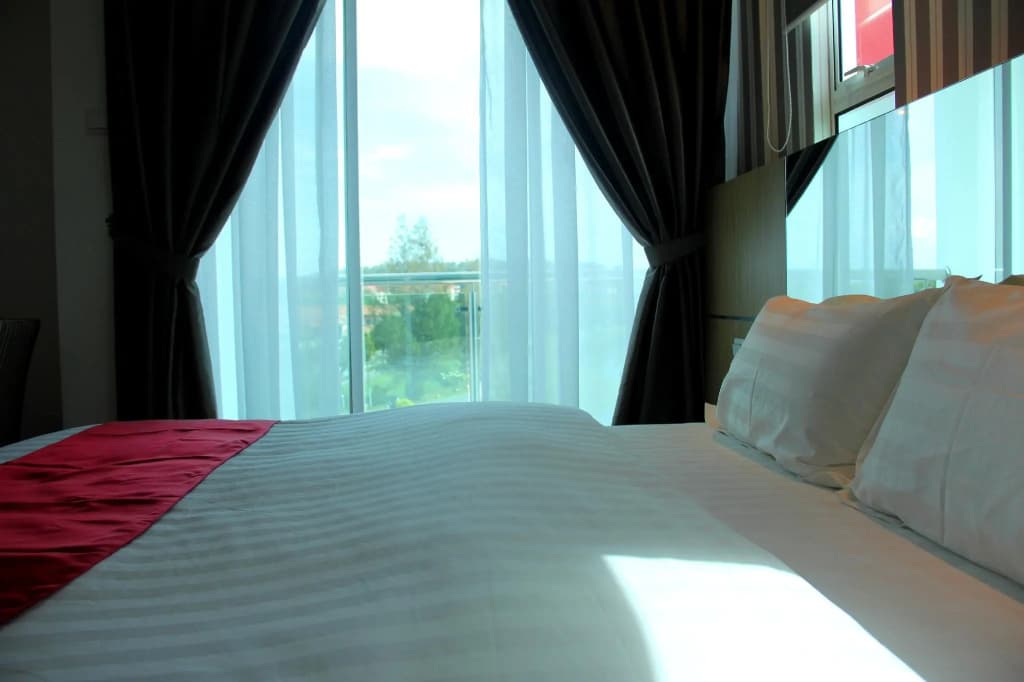 906 Premier Hotel - photo 4