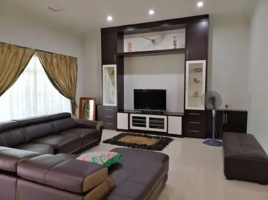 Suburban Vacation Home - photo 2