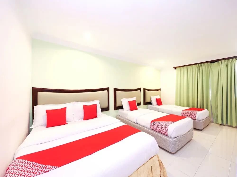 OYO 775 Hotel Sahara Inn - photo 6