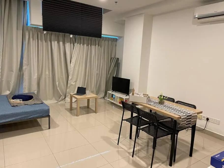 Entire unit Section 13 PJ /Pool/Wifi/Netflix/Gym - photo 2