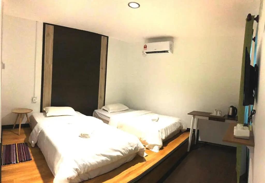 OYO HOME 90667 Chen Room Bs - photo 1