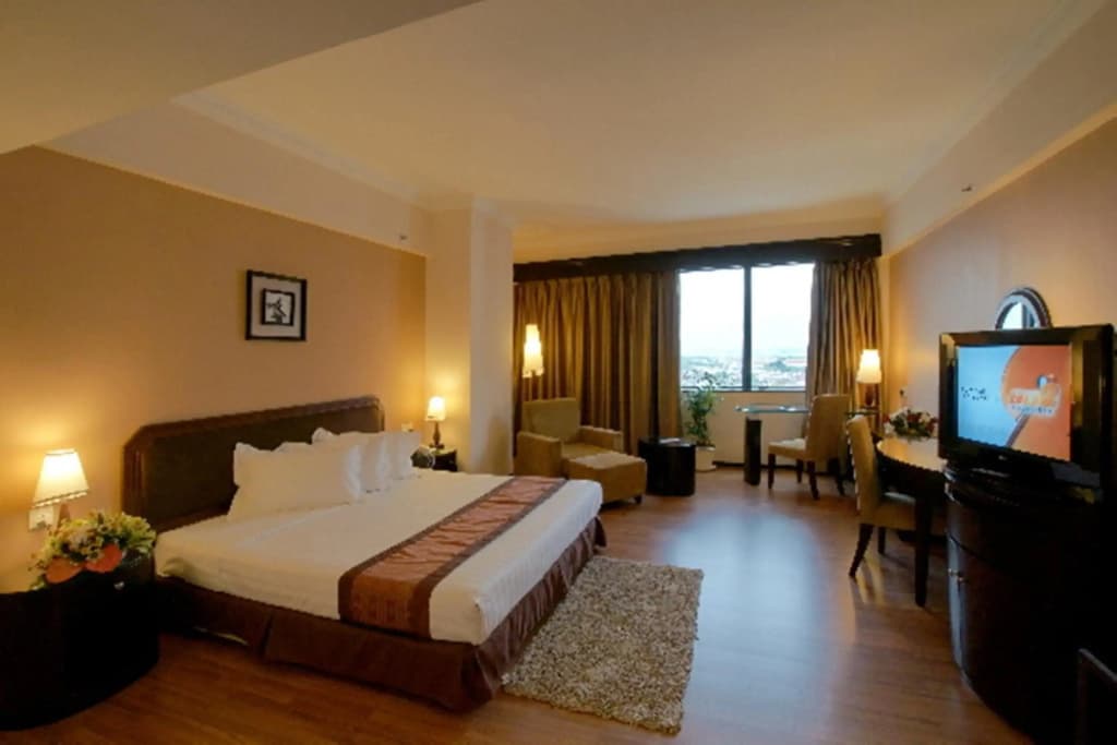 Crystal Crown Hotel - photo 3
