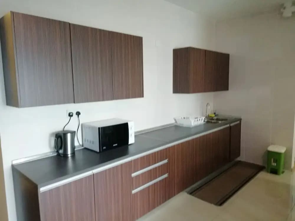 Lawang Suite 1 Bedroom Corner Apartment - photo 16