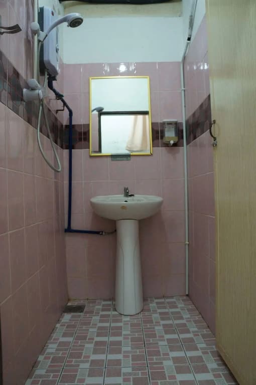 OYO 90037 The 7 Lodge Tambunan - photo 7