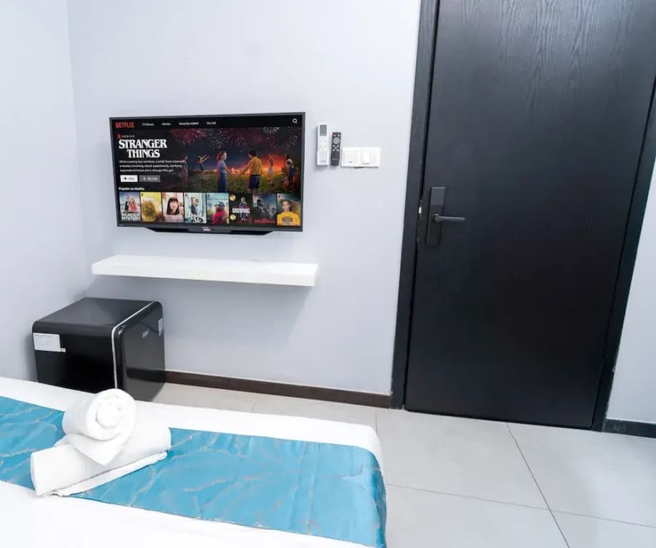 Neu Suites 3rdNvenue by Perfect Host - photo 15
