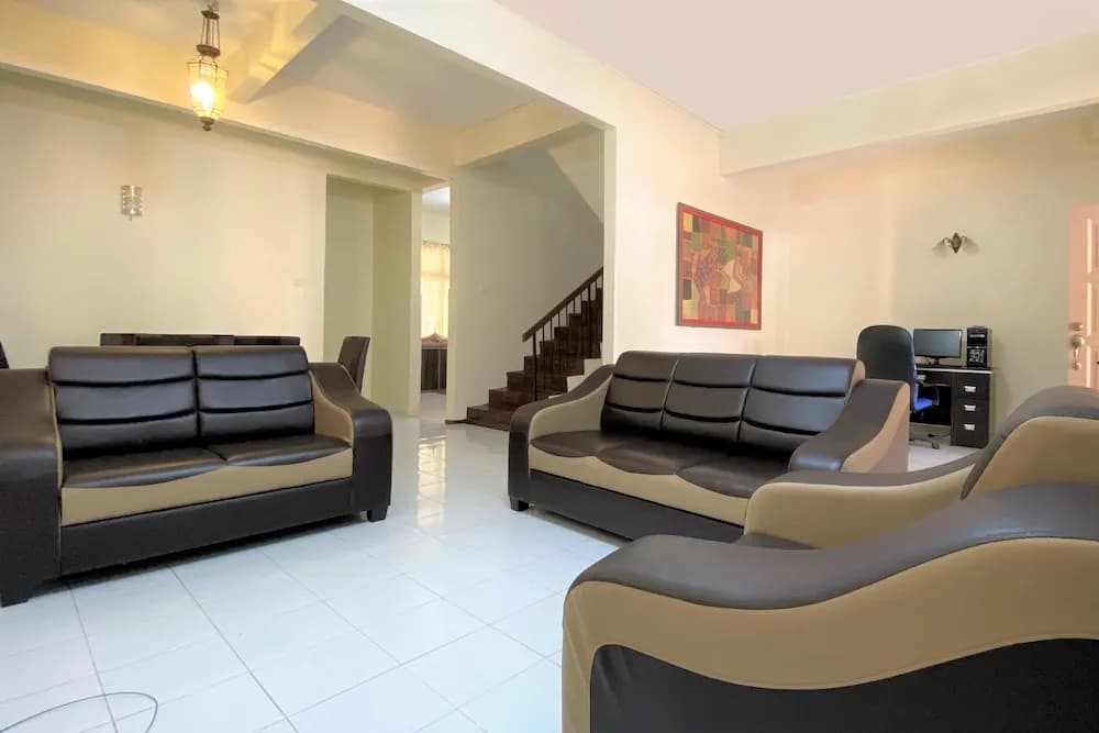Oyo 90199 Homely&cozy House - photo 19