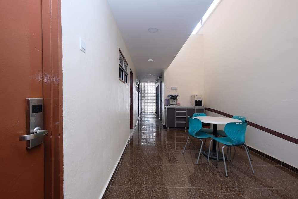 OYO 1104 Q Hotel - photo 11