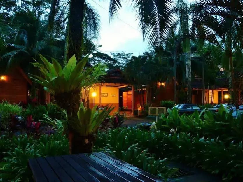 Six Villa Inn - photo 8