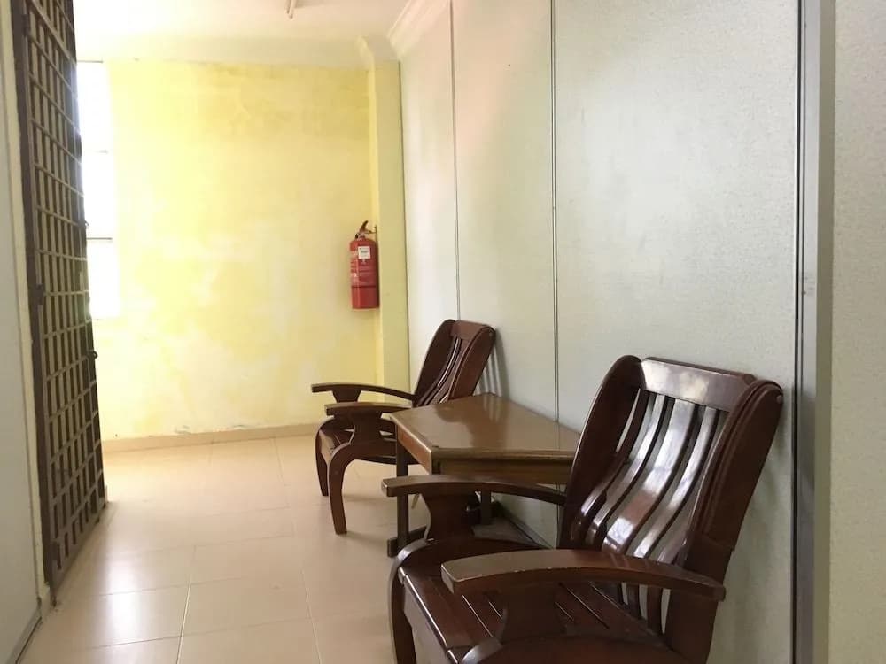 SPOT ON 89857 Azra Inn Rumah Tumpangan - photo 12
