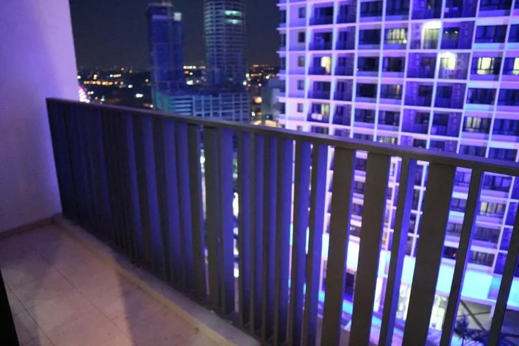 Vince's ICity designer suite central i-city with pool ,wifi free parking - photo 4