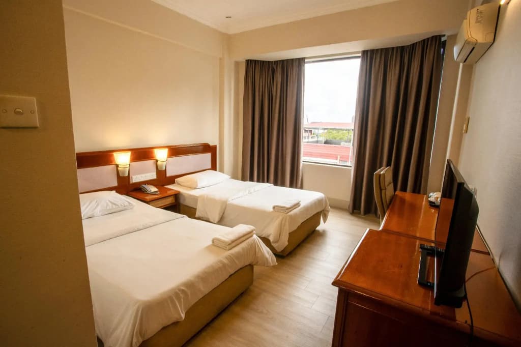 Somerset Hotel - photo 10