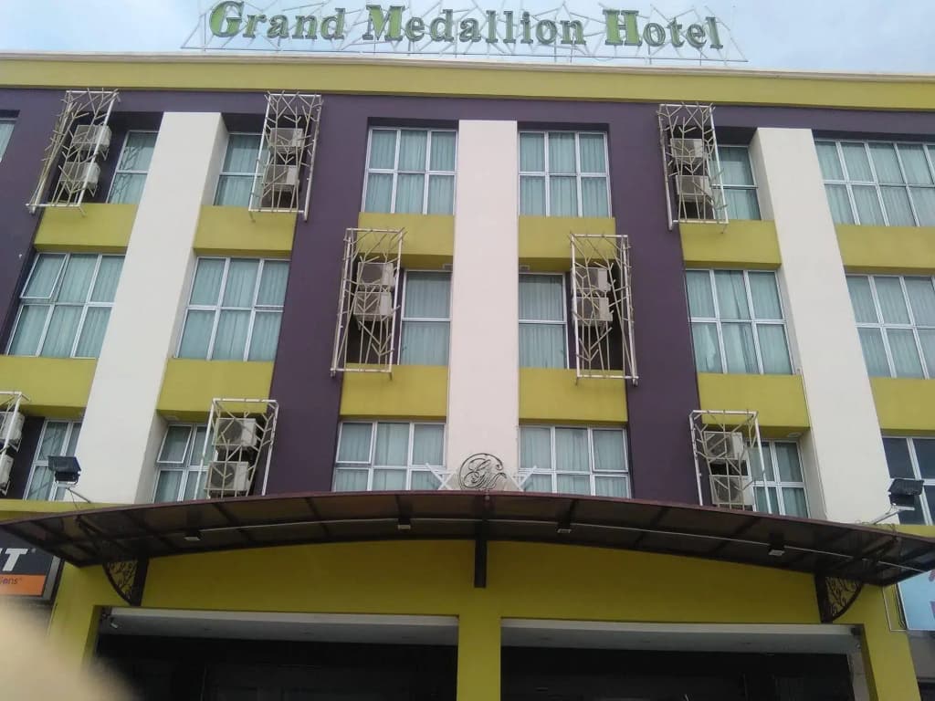 Grand Medallion Hotel - photo 1