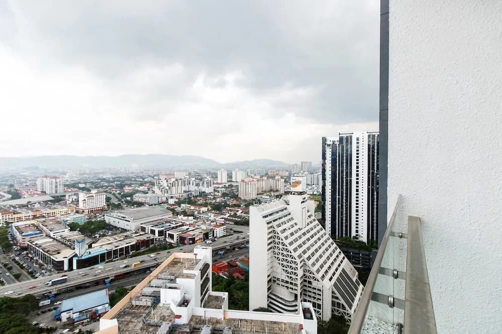 Elements Studio KLCC by GuestReady - photo 18