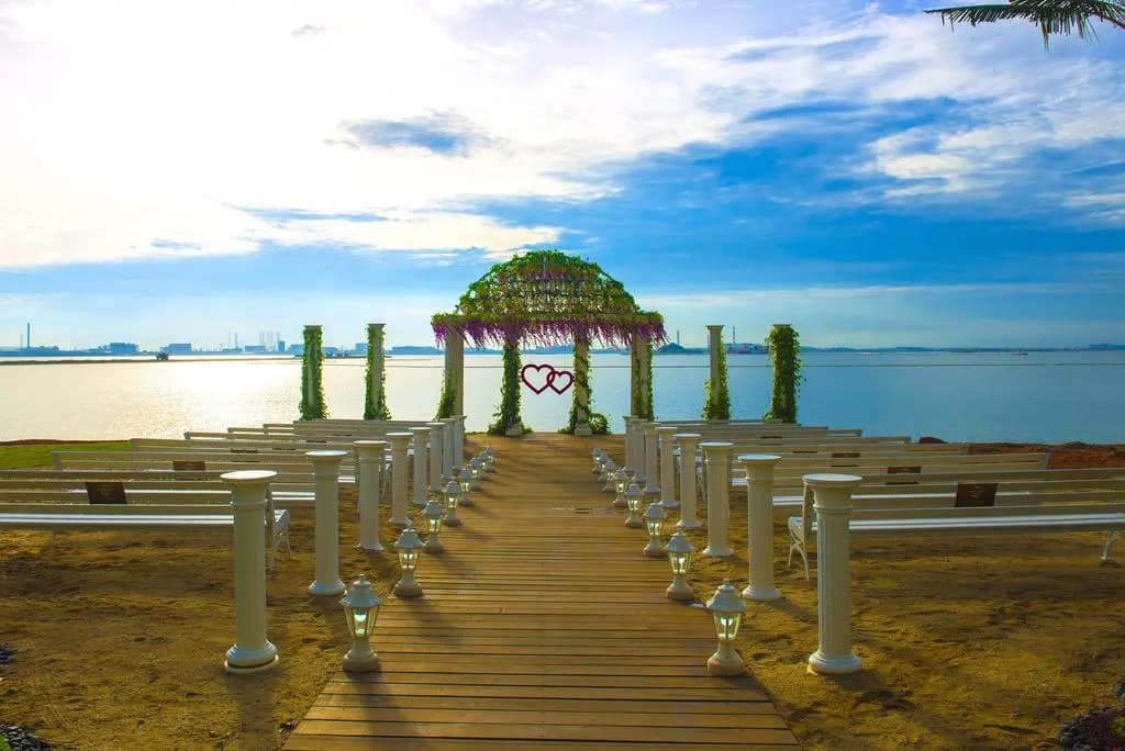 Forest City Marina Hotel - photo 17