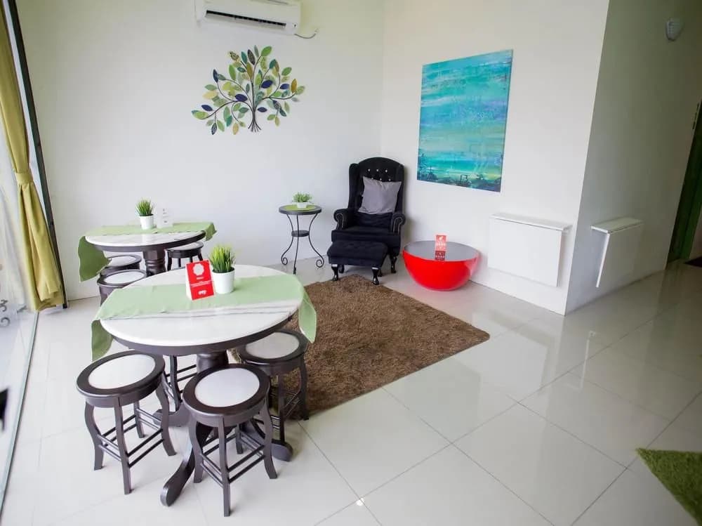 OYO 221 Olive Hotel - photo 10