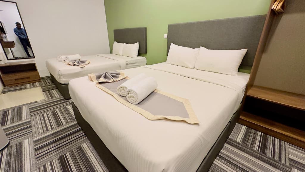 WE Hotel - photo 4