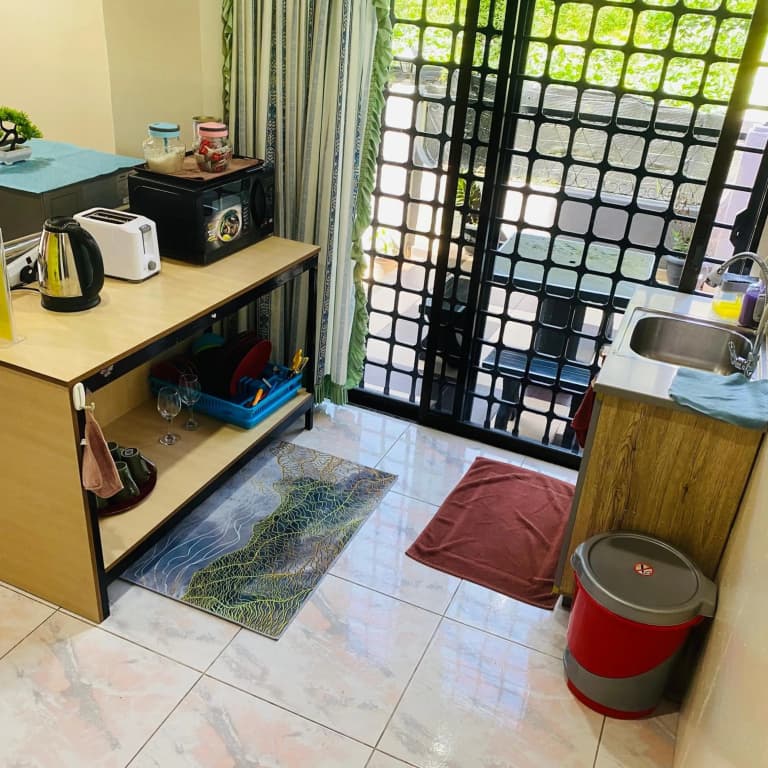 100 Backpackers Hostel - photo 9