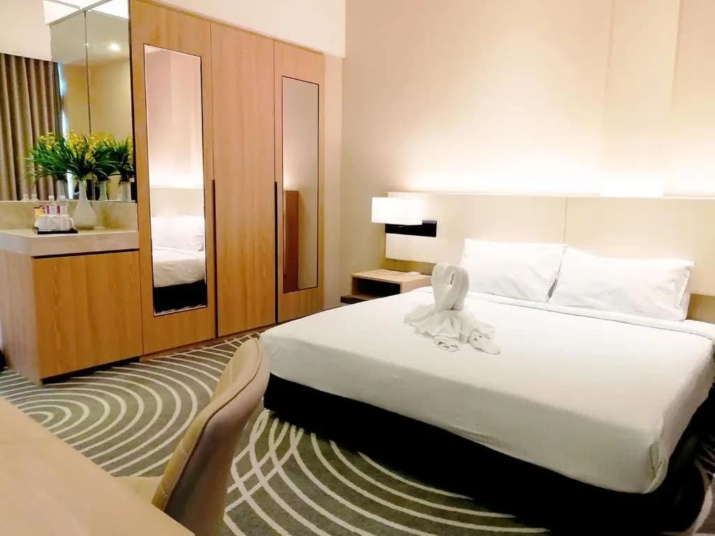 Regalia Suites & Hotel - photo 3