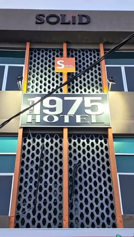 The 1975 Hotel Empire - photo 23