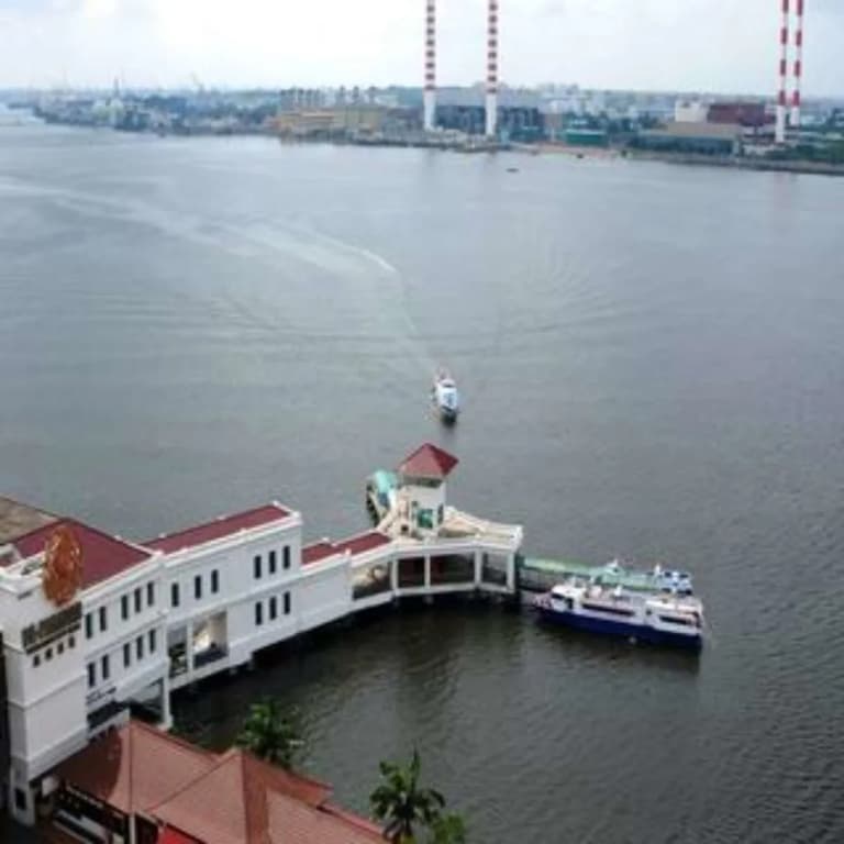 Berjaya Waterfront Hotel - photo 27