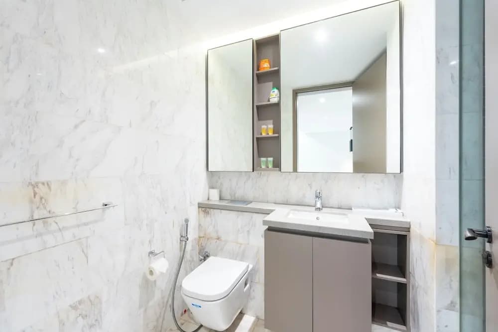 Moonway Luxury Suites At Eaton Residence - photo 10