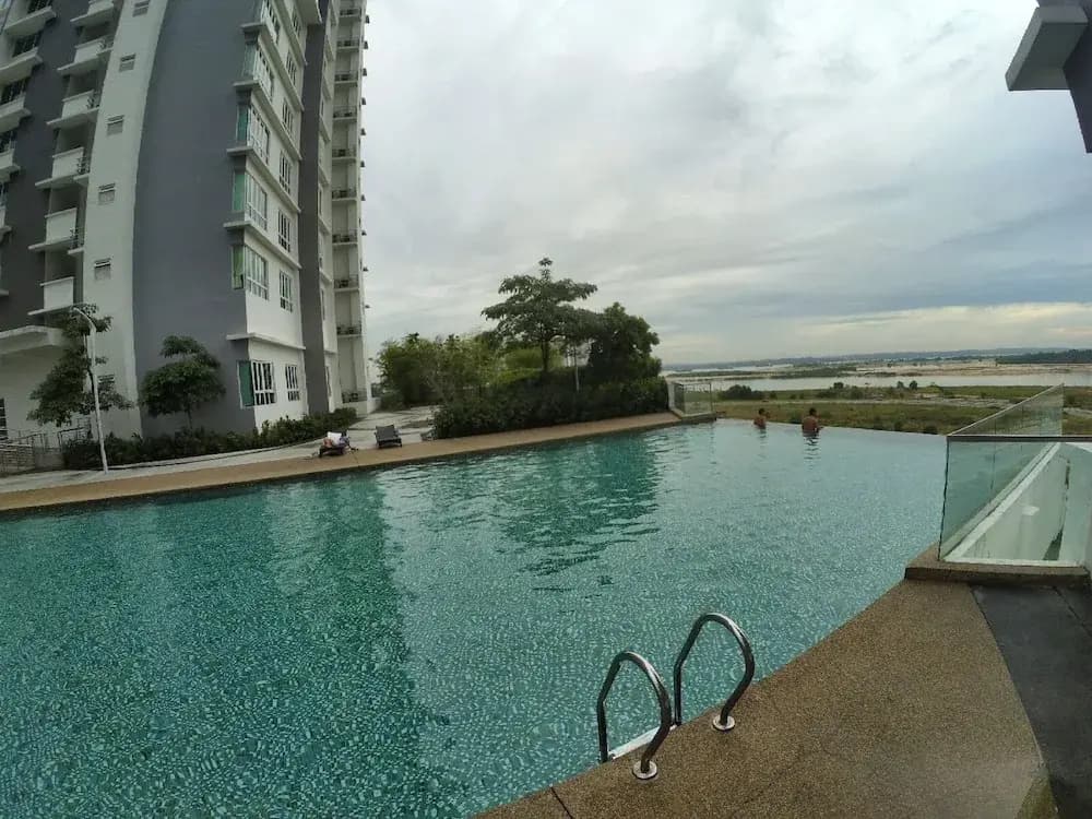 City Living with Panoramic Sea Views at Danga Bay - photo 13