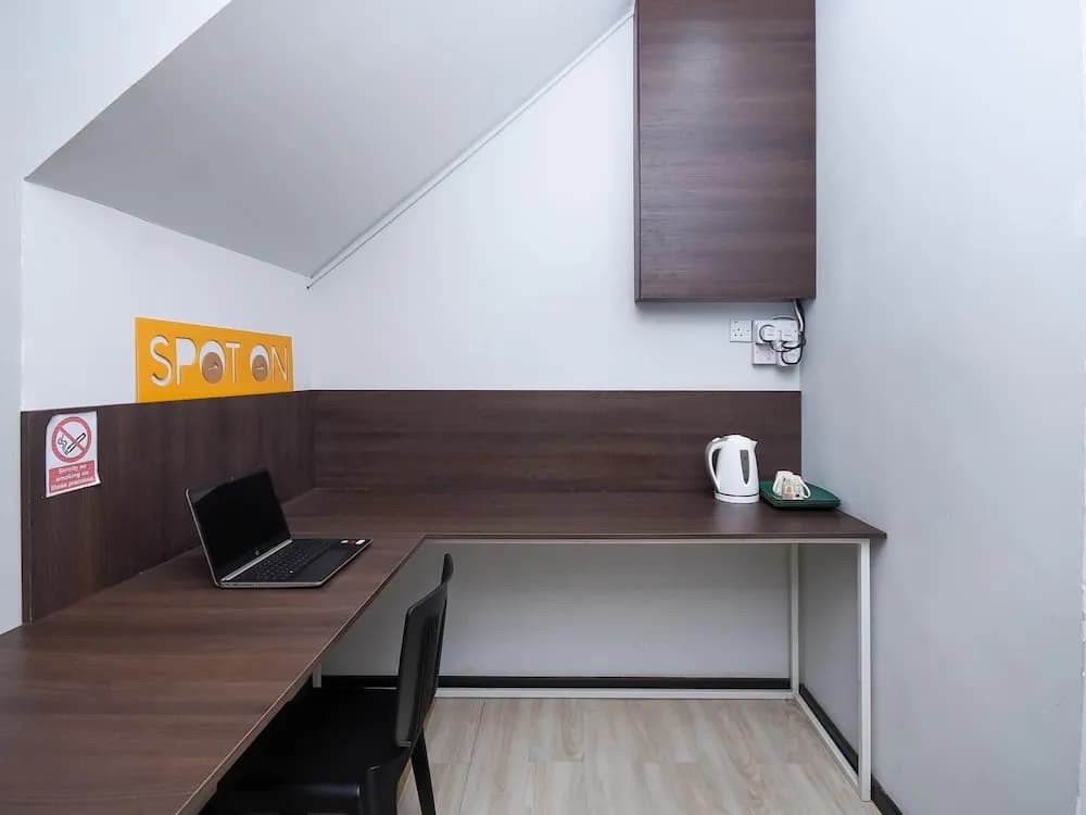 Lm Residence by OYO Rooms - photo 4