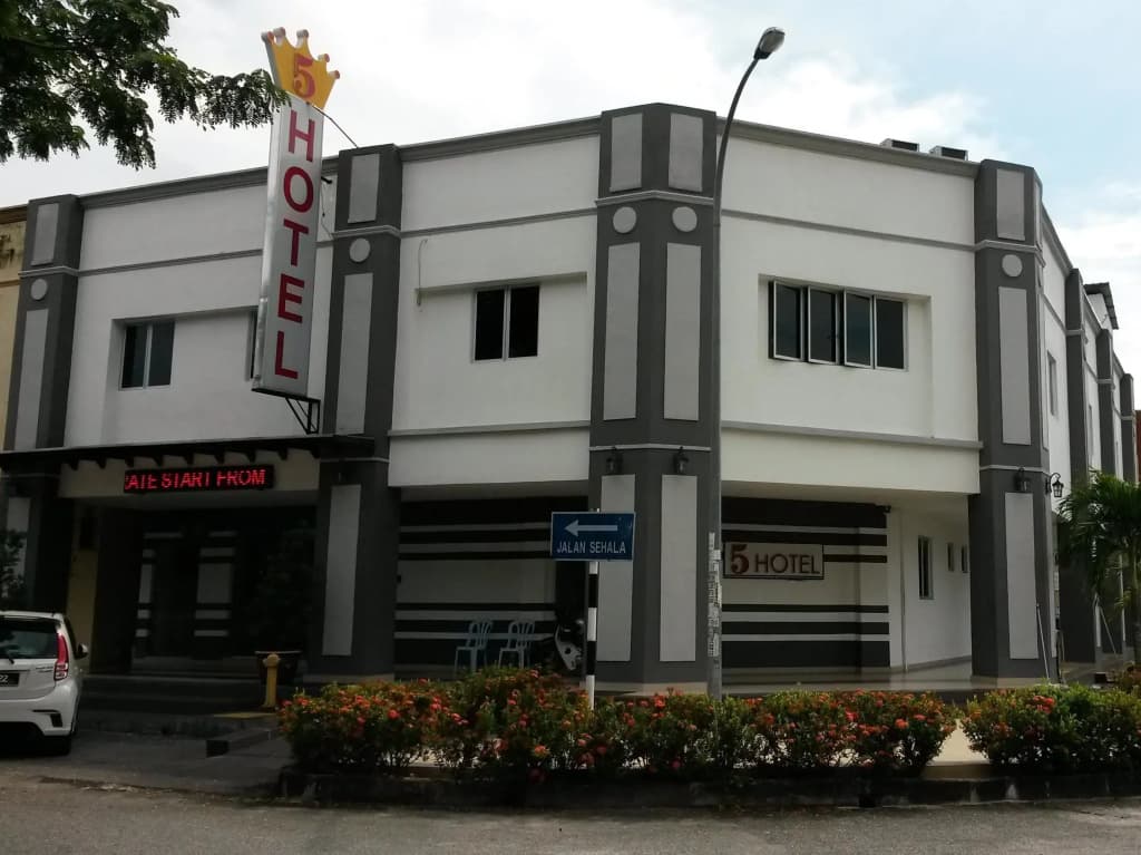 Five Hotel - photo 1