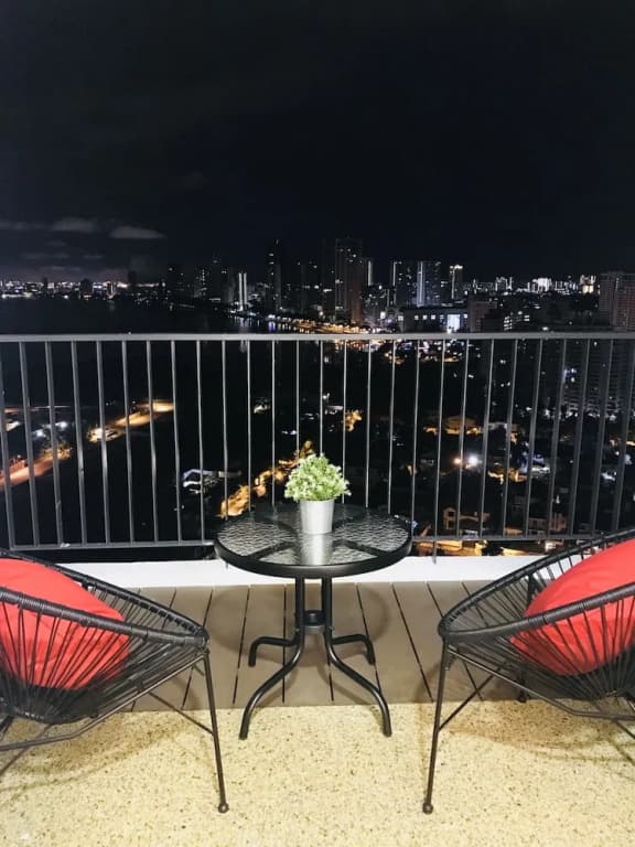 The Landmark Penthouse Luxury Condo by Casa Accommodation - photo 33