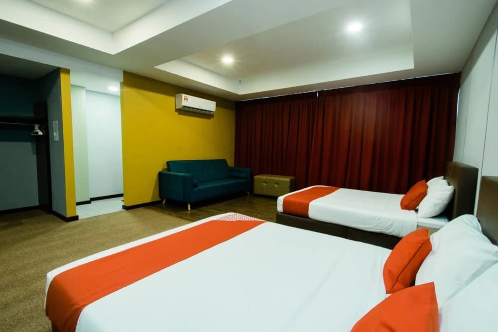 V Motel by OYO Rooms - photo 1