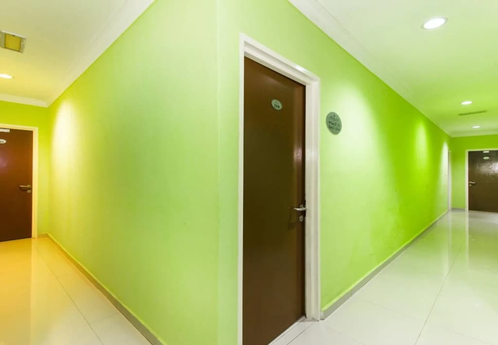 OYO 443 Crystal City Hotel - photo 10