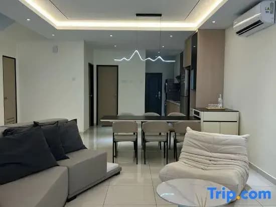 Cozy Landed Home • Sutera & Paradigm@10pax - photo 3