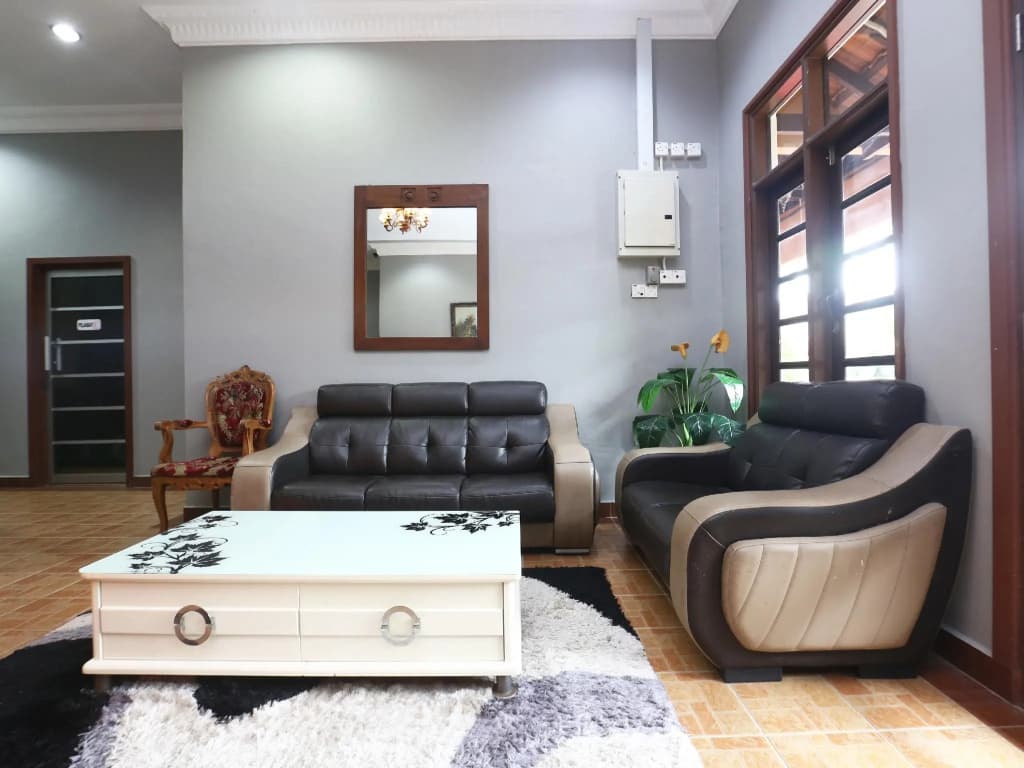 OYO 89523 Villa Sri Mayang - photo 11