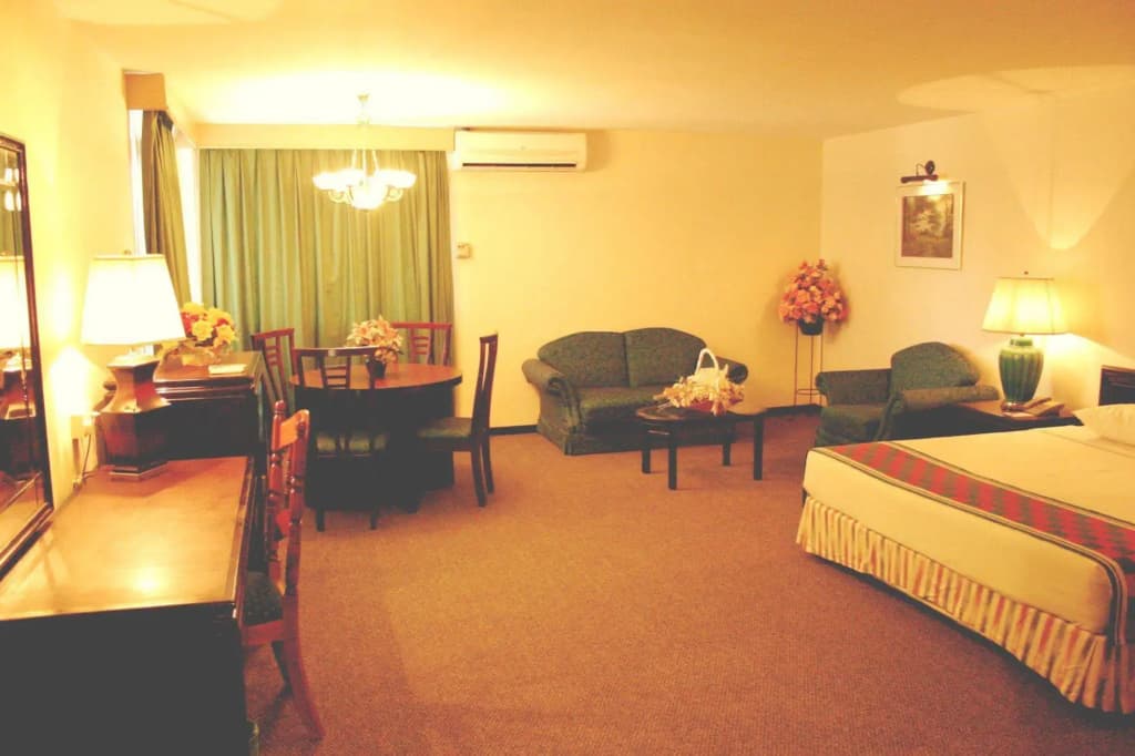 CentrePoint Hotel - photo 4