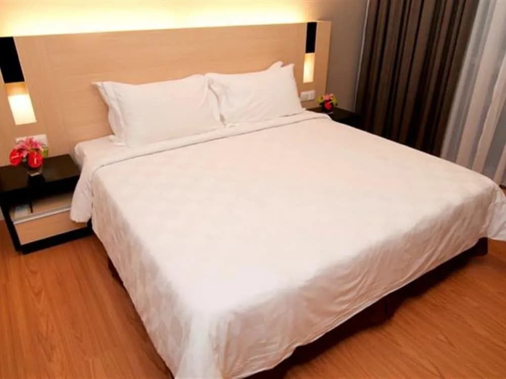 Swiss Garden Residence SS Suite - photo 3