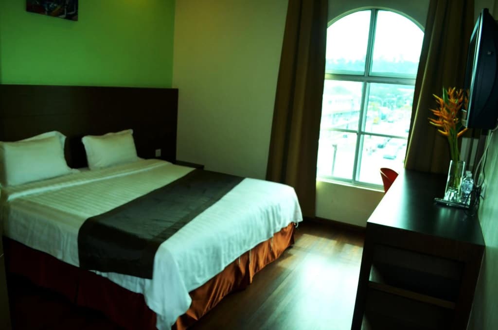 Hotel Lintas Plaza - photo 5