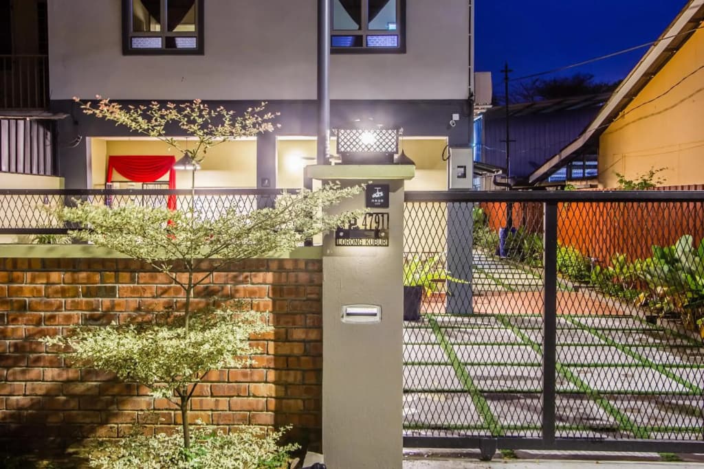Explore 5BR Gardenhouse Retreats (Free Parking) - photo 1