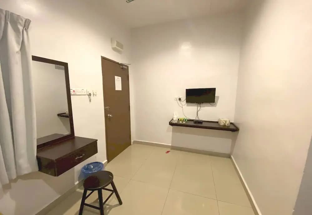 OYO 89715 CK Hotel 2 - photo 15