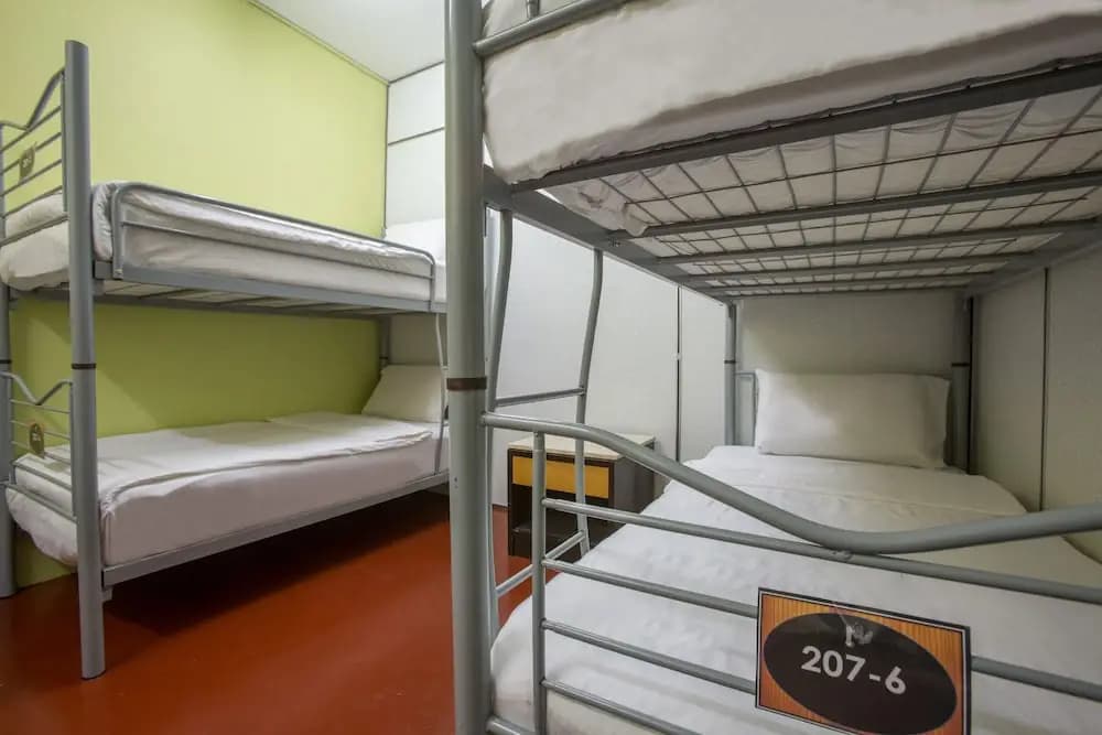 SPOT ON 89788 Musafir Transit Hotel - photo 5