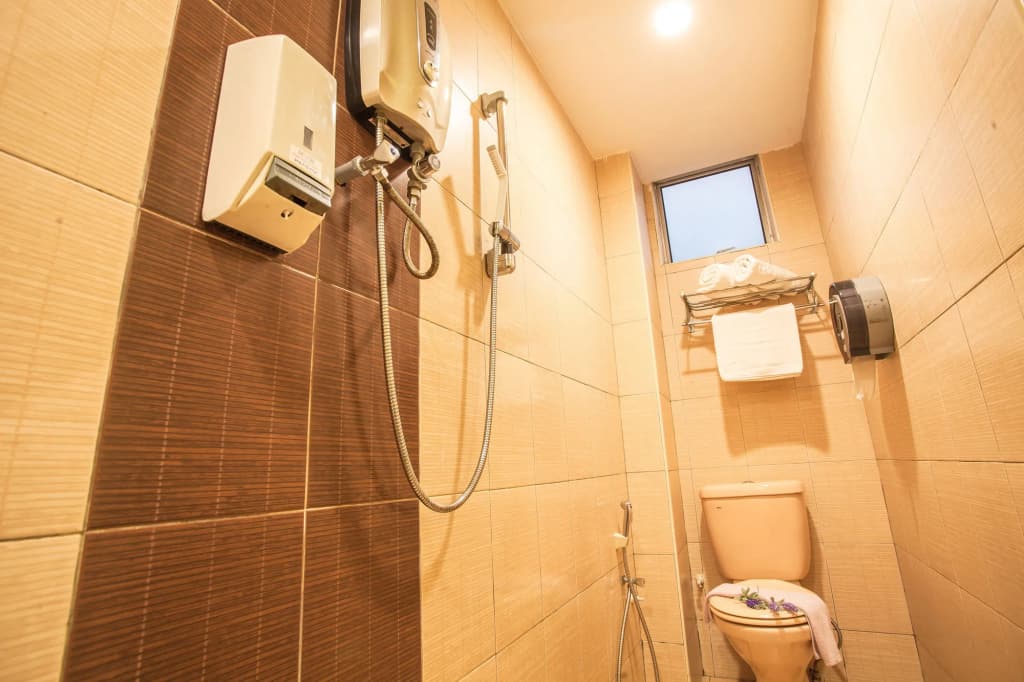 Lavender Inn Permas Jaya - photo 10