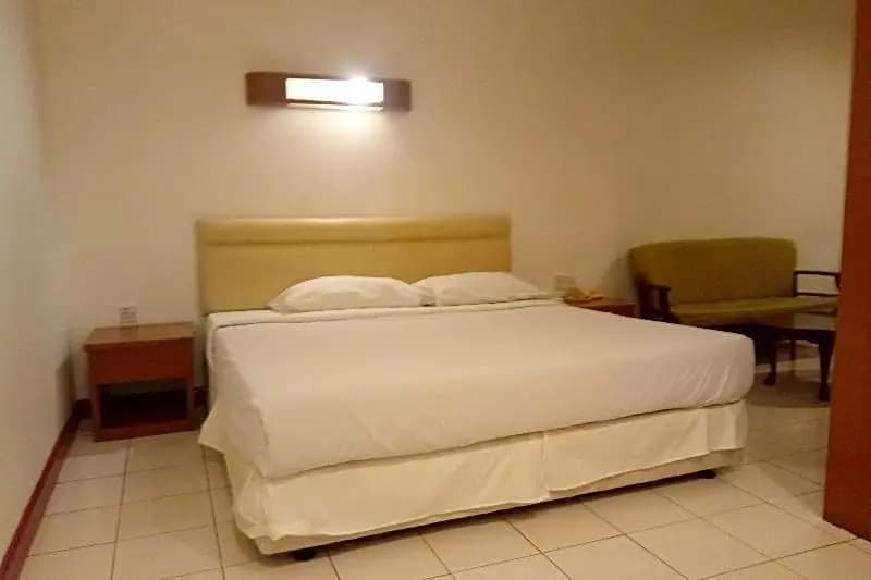 Rich Hotel by OYO Rooms - photo 6