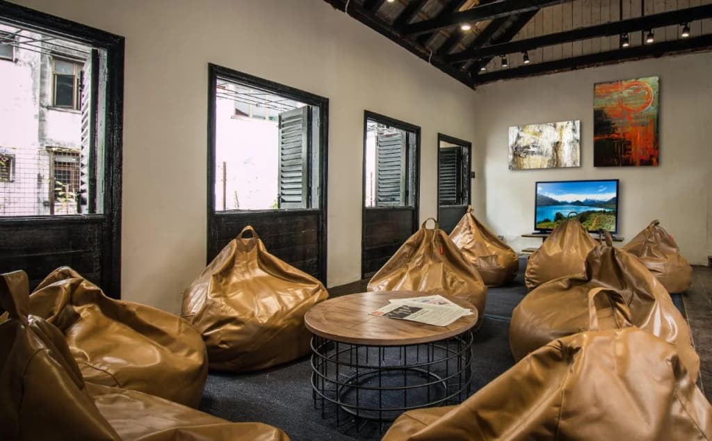 The Brownstone Hostel & Space - photo 13
