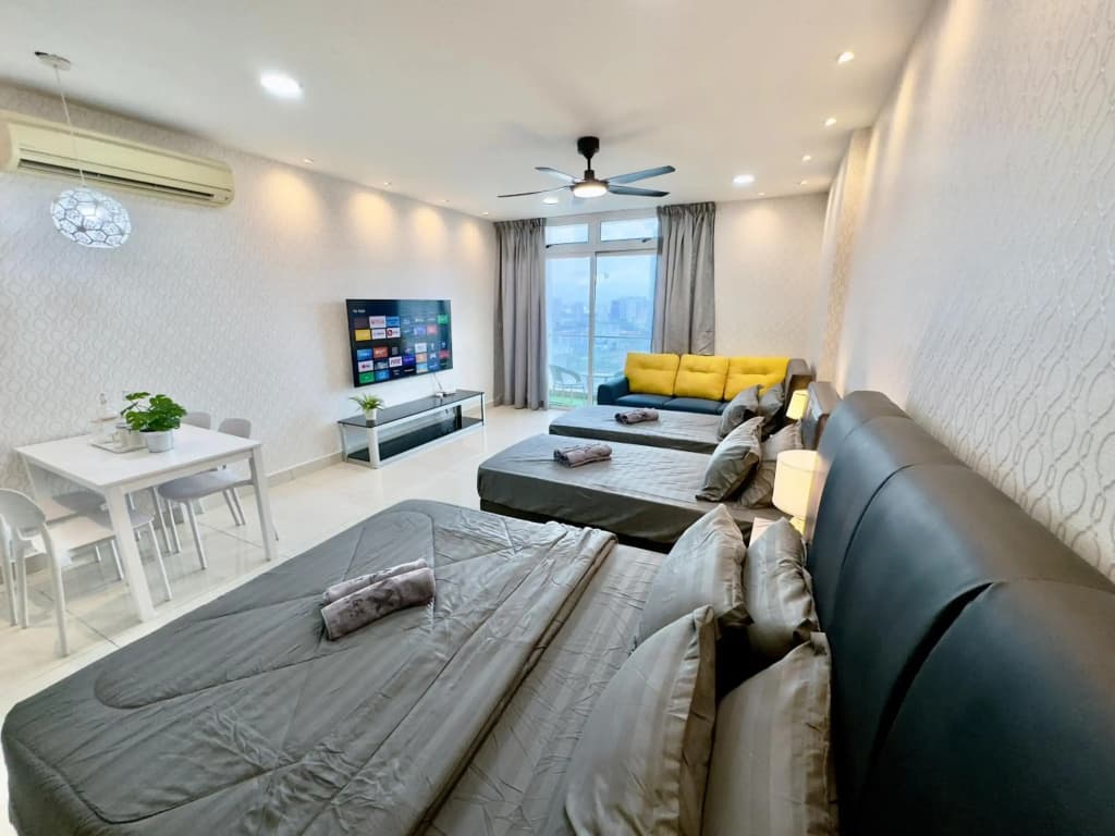 KSL City Mall 4-6pax Netflix｜Smart TV 55inch - photo 10