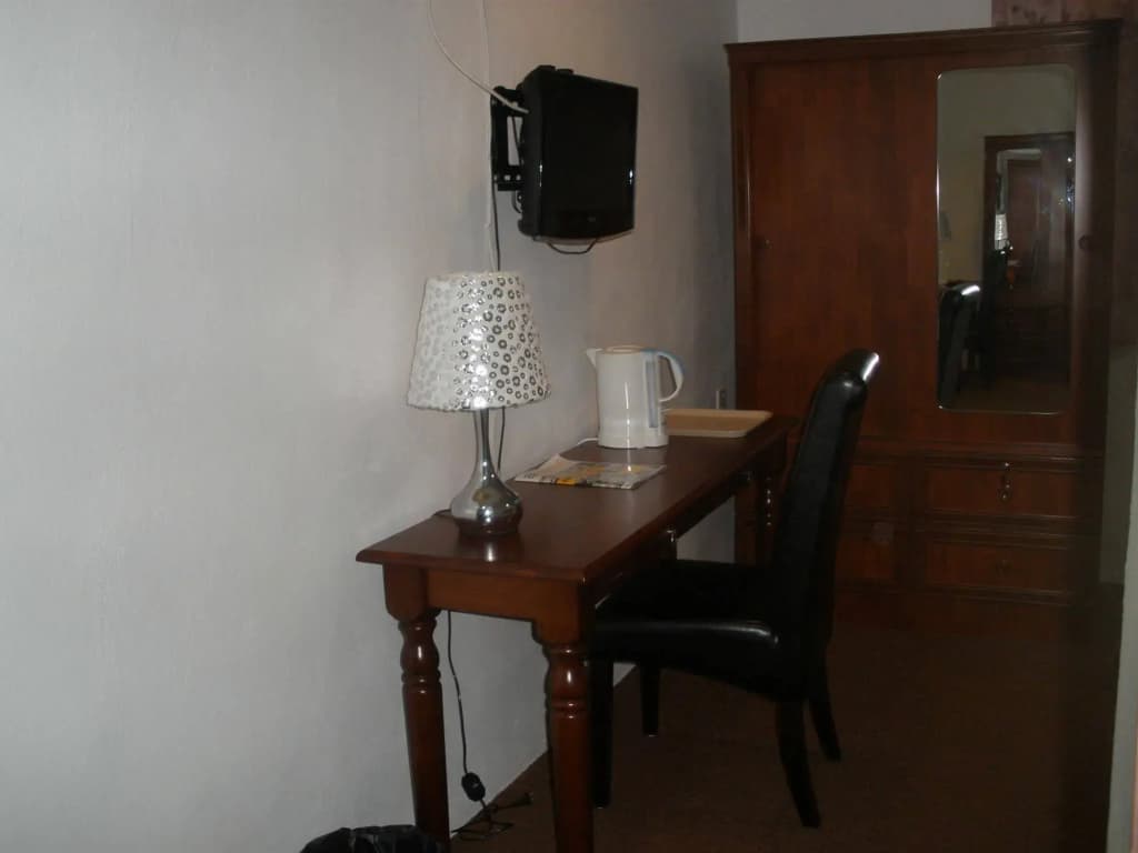 OYO 90037 The 7 Lodge Tambunan - photo 3