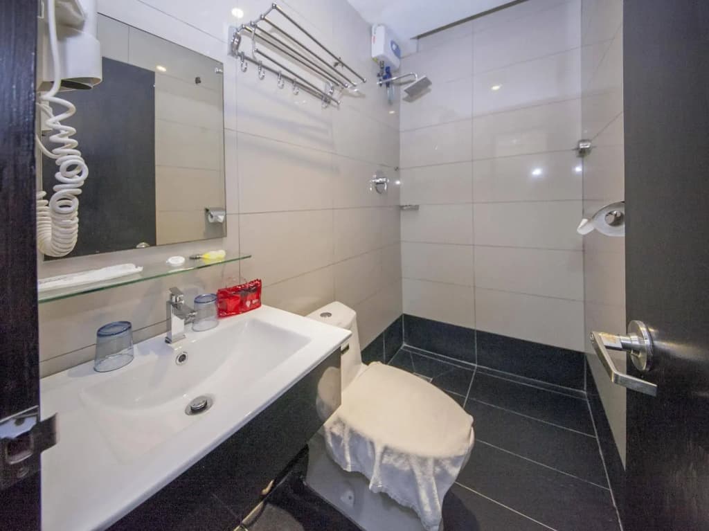 OYO Rooms Near Tanjung Aru Beach - photo 8