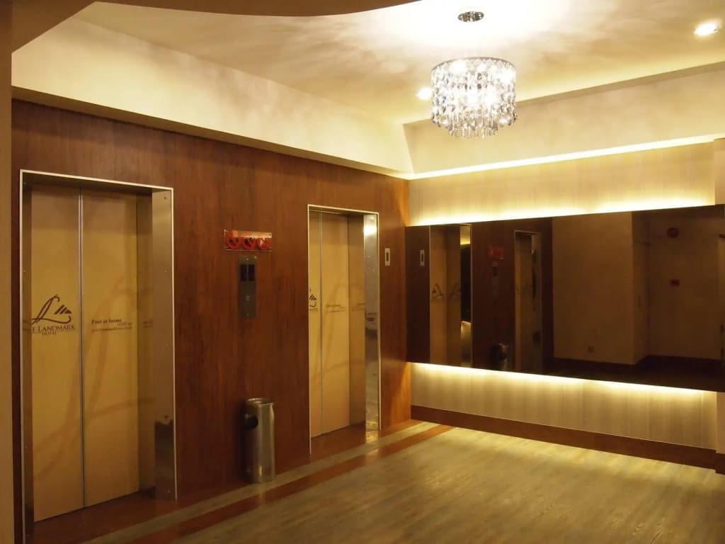 The Landmark Hotel - photo 8