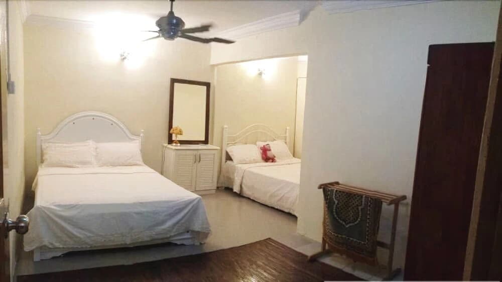 Kencana Homestay - photo 2