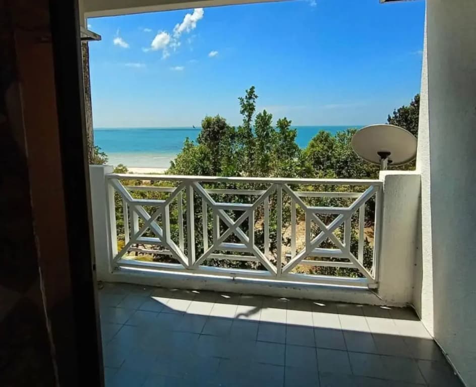 Beach Front Apartment Bayu Beach Resort - photo 5